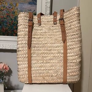 Straw woven backup with leather straps
